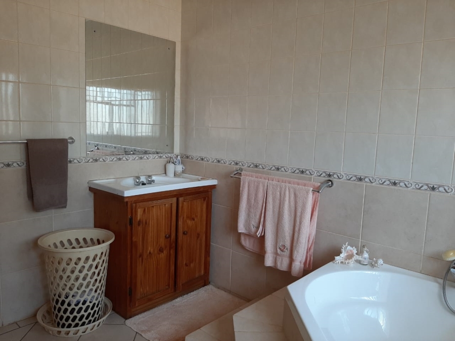 4 Bedroom Property for Sale in Christiana North West